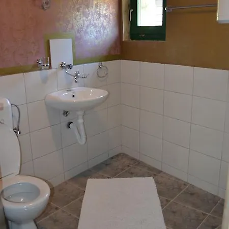Eco Village Raj U Raju 3*
